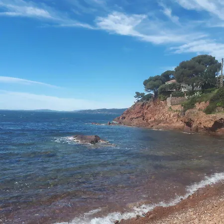 Apartment T3 A St-raphael En Bord De Mer